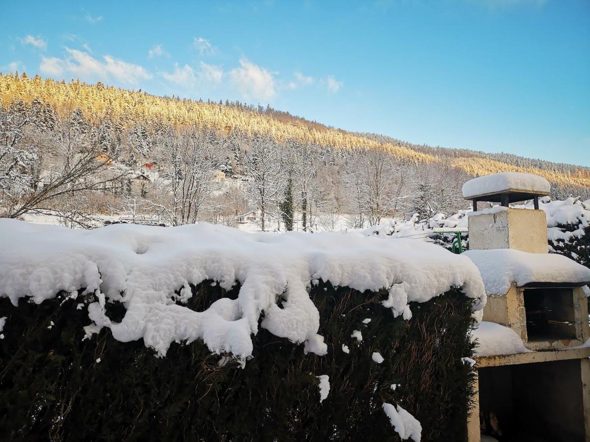 Gîtes Les Grandes Voies Le Ménil Exterior foto