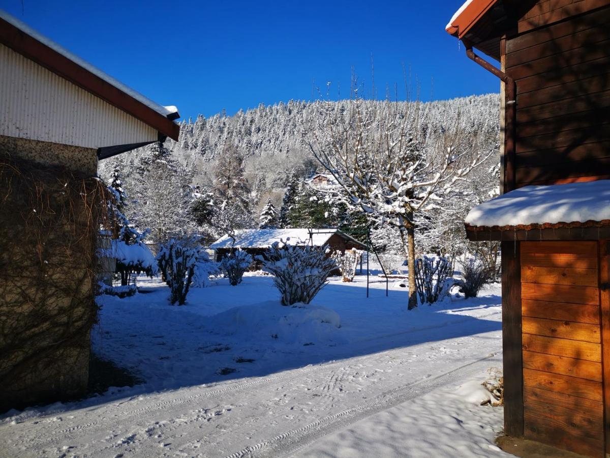 Gîtes Les Grandes Voies Le Ménil Exterior foto